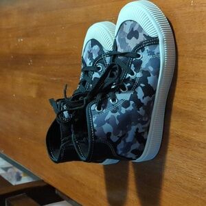 Dream Pairs Boy Size 13 Black Camouflage High Top Sneakers